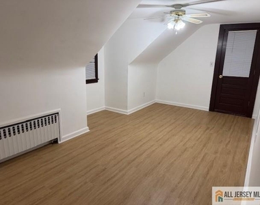 18 Fountain Street - Photo Thumbnail 10