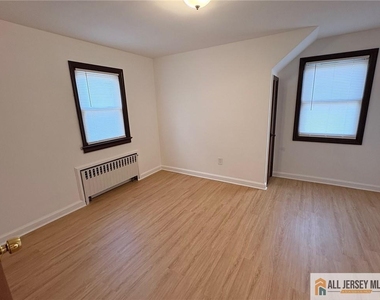 18 Fountain Street - Photo Thumbnail 8