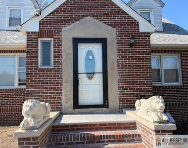 18 Fountain Street - Photo Thumbnail 1