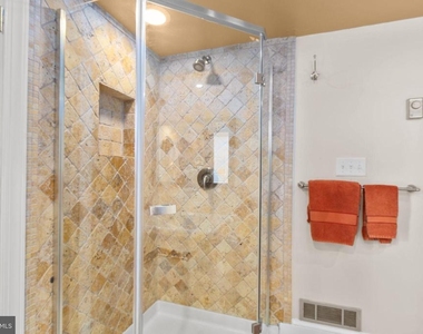 809 Caroline Street - Photo Thumbnail 7