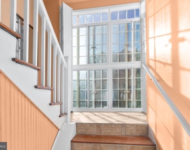 809 Caroline Street - Photo Thumbnail 3