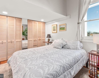 809 Caroline Street - Photo Thumbnail 8