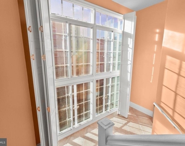 809 Caroline Street - Photo Thumbnail 2