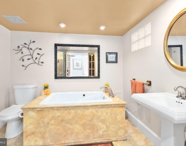 809 Caroline Street - Photo Thumbnail 6