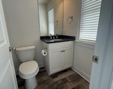 602 D Street - Photo Thumbnail 7