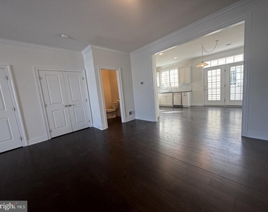 602 D Street - Photo Thumbnail 5