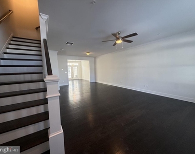 602 D Street - Photo Thumbnail 3
