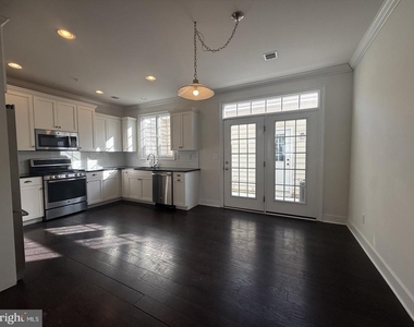 602 D Street - Photo Thumbnail 4
