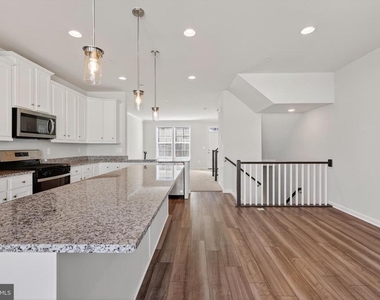 1023 Flester Lane - Photo Thumbnail 10