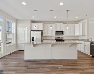 1023 Flester Lane - Photo Thumbnail 7