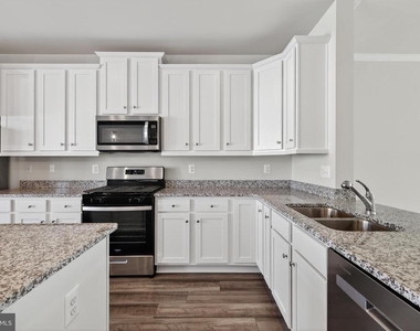 1023 Flester Lane - Photo Thumbnail 13