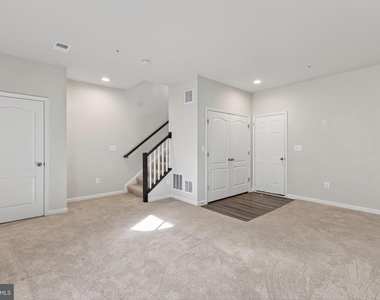 1023 Flester Lane - Photo Thumbnail 32