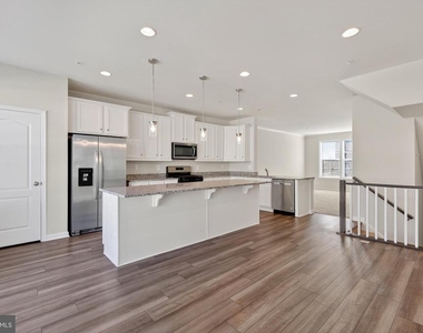 1023 Flester Lane - Photo Thumbnail 6