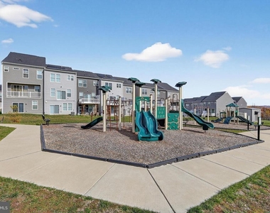 1023 Flester Lane - Photo Thumbnail 37