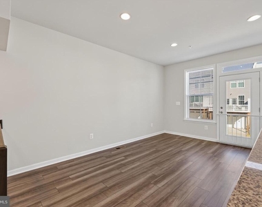 1023 Flester Lane - Photo Thumbnail 8