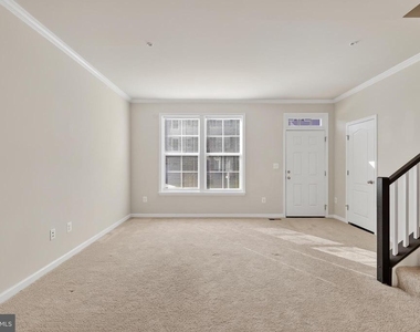 1023 Flester Lane - Photo Thumbnail 5