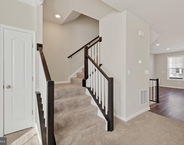 1023 Flester Lane - Photo Thumbnail 16