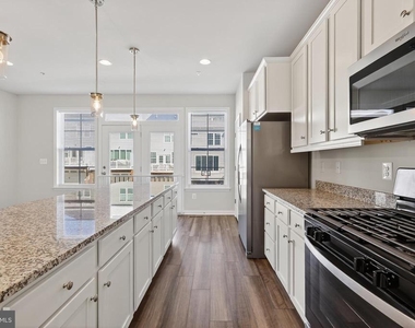 1023 Flester Lane - Photo Thumbnail 11