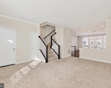 1023 Flester Lane - Photo Thumbnail 2