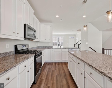 1023 Flester Lane - Photo Thumbnail 12