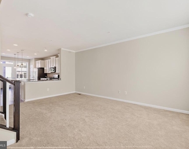 1023 Flester Lane - Photo Thumbnail 4