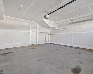 1023 Flester Lane - Photo Thumbnail 35