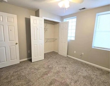 2128 Fleet Street - Photo Thumbnail 3