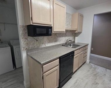 2809 Waters Edge Drive - Photo Thumbnail 19
