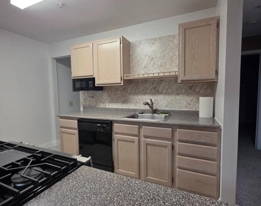 2809 Waters Edge Drive - Photo Thumbnail 13