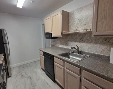 2809 Waters Edge Drive - Photo Thumbnail 17