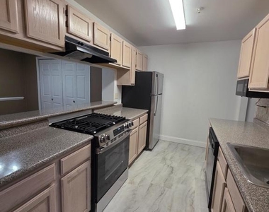 2809 Waters Edge Drive - Photo Thumbnail 16