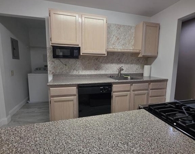 2809 Waters Edge Drive - Photo Thumbnail 14