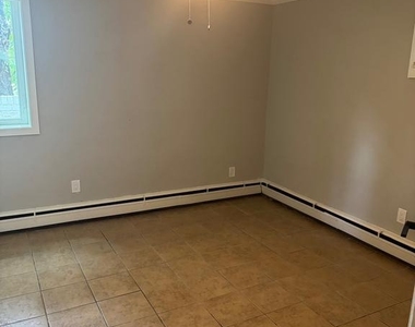 4253 Brooks Street Ne - Photo Thumbnail 13