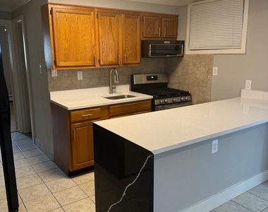 4253 Brooks Street Ne - Photo Thumbnail 7