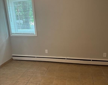 4253 Brooks Street Ne - Photo Thumbnail 12