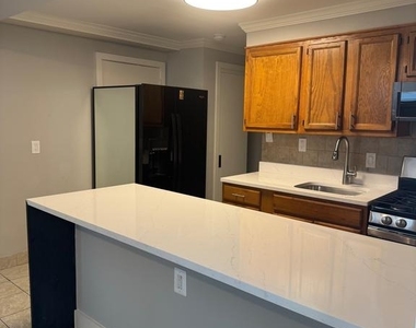 4253 Brooks Street Ne - Photo Thumbnail 8