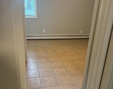 4253 Brooks Street Ne - Photo Thumbnail 10