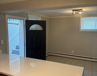 4253 Brooks Street Ne - Photo Thumbnail 2