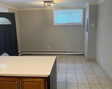 4253 Brooks Street Ne - Photo Thumbnail 5