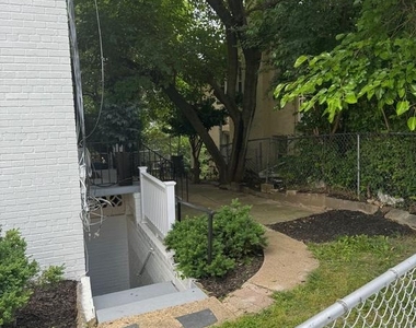 4253 Brooks Street Ne - Photo Thumbnail 20