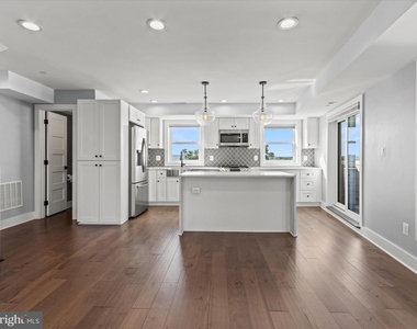 1267 Penn Street Ne - Photo Thumbnail 3