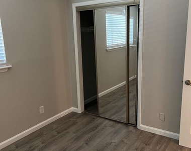2413 Leon St - Photo Thumbnail 4