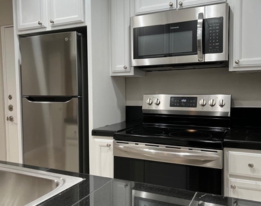 2413 Leon St - Photo Thumbnail 9