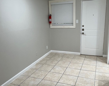 2413 Leon St - Photo Thumbnail 7