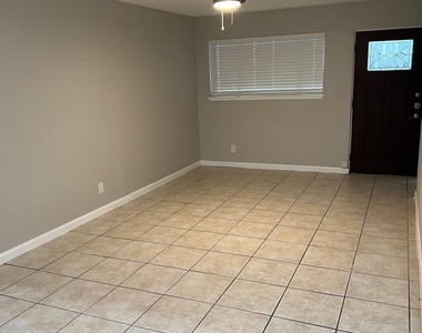 2413 Leon St - Photo Thumbnail 2