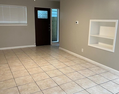 2413 Leon St - Photo Thumbnail 5