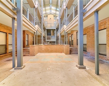 1910 Robbins Pl - Photo Thumbnail 2