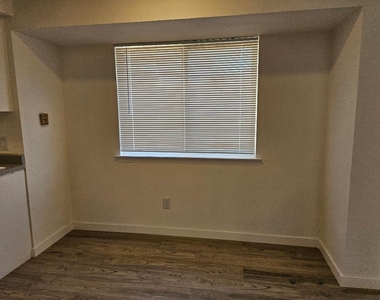 1511 W Mesa Park Dr - Photo Thumbnail 4