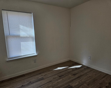 1511 W Mesa Park Dr - Photo Thumbnail 13