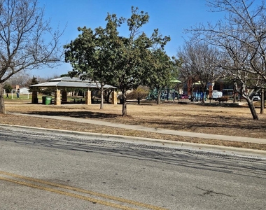 1511 W Mesa Park Dr - Photo Thumbnail 19